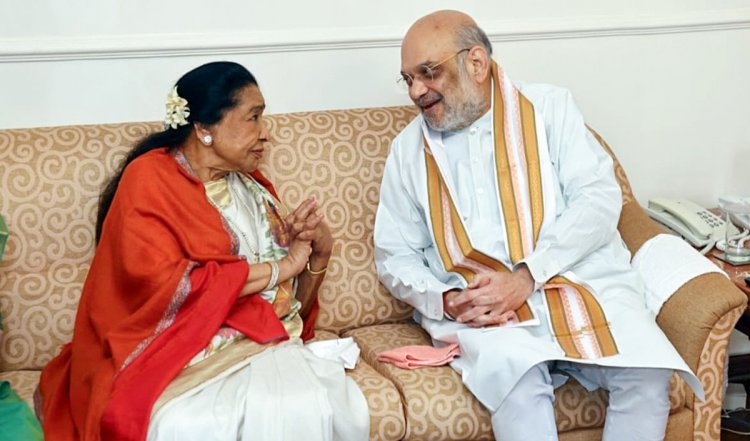 Amit Shah से मिलकर भावुक हुई दिग्गज गायिका Asha Bhosle, इस खास मौके पर सुनाया 'अभी ना जाओ छोड़ कर' गाना