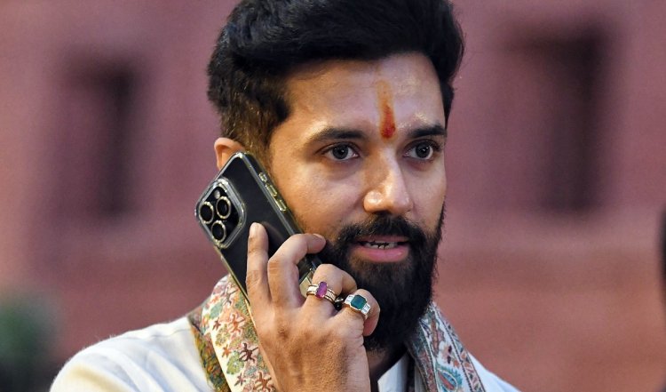 INDIA ब्लॉक बड़े ऑफर के जरिए BJP सहयोगी Chirag Paswan को लुभाने की कर रहा है कोशिश: सूत्र