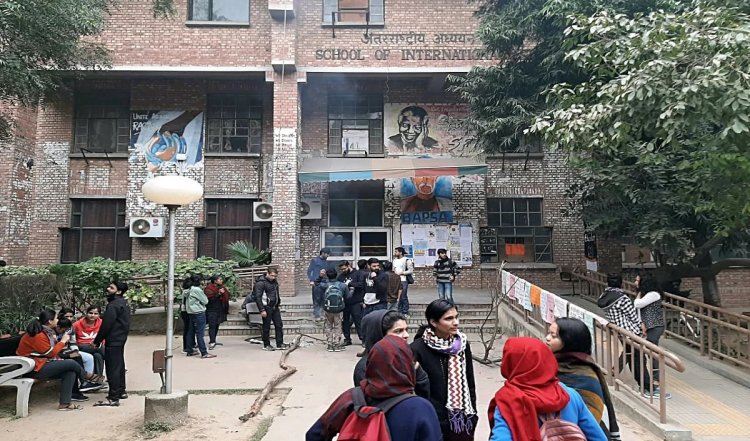 JNU ने सार्वजनिक तौर पर ‘अनुचित आचरण’ की कथित घटना के बाद जारी किया परामर्श