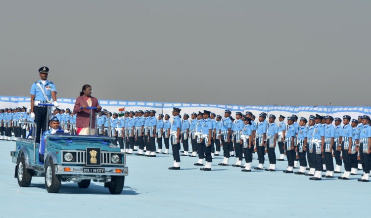President Standard and Colors Award | भारतीय वायुसेना हवाई क्षेत्र की रक्षा कर रही, अंतरिक्ष कार्यक्रम में अहम योगदान दे रही है: राष्ट्रपति द्रौपदी मुर्मू
