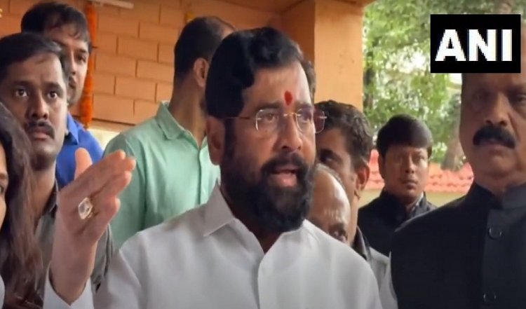 CM Eknath Shinde ने स्कूल के छात्रों के लिए आईईसी किट बांटें, जो बढ़ाएंगे ज्ञान