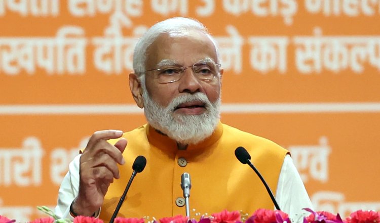 गुजरात से PM मोदी ने दी 85,000 करोड़ की सौगात, 10 नई वंदे भारत ट्रेनों को दिखाई हरी झंडी, कहा- 'ये 10 साल का काम अभी तो ट्रेलर है, फिल्म बाकी है!
