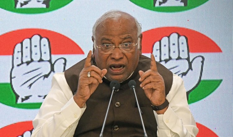 आदिवासी संकल्प  से आदिवासियों के  जल, जंगल, जमीन  की रक्षा करेंगे : Mallikarjun Kharge