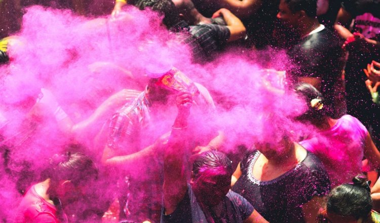 Holi Special Bhojpuri Song List: होली में इन भोजपुरी गानों से होगा जबरदस्त जश्न, गाना सुनकर ही थिरकने लगेंगे आप, देखें सॉन्ग की पूरी लिस्ट