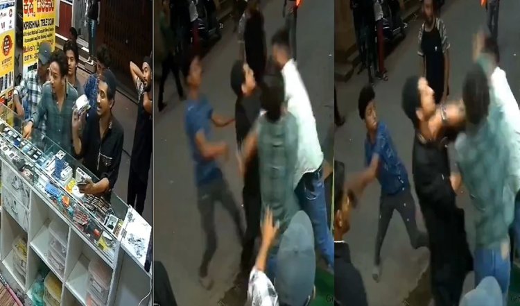 बेंगलुरु में 'अजान' के लिए बंद कराई गयी 'हनुमान चालीसा', इंकार करने पर एक समूह ने दुकानदार को जमकर पीटा | Video Viral