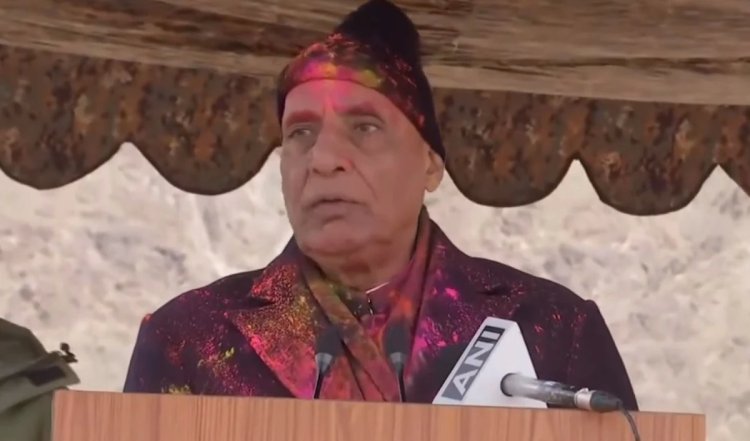 ये मेरे लिए सबसे सुखद क्षणों में से एक है.... Leh-Ladakh पहुंचकर Rajnath Singh ने सशस्त्र बलों के जवानों के साथ मनाई होली