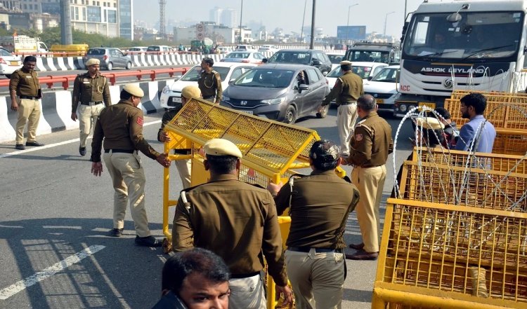 Delhi Police ने होली पर यातायात नियमों का उल्लंघन करने वालों को पकड़ने के लिए तैनात किए विशेष दल
