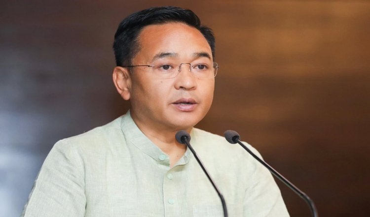 Sikkim के मुख्यमंत्री दो सीट से लड़ेंगे चुनाव, चामलिंग के खिलाफ पत्नी को उतारा