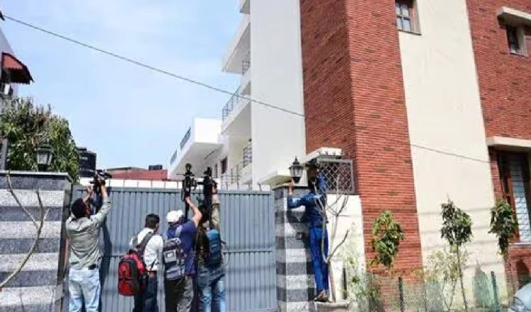 ED Raid in Punjab: अरविंद केजरीवाल की गिरफ्तारी के बाद पंजाब में ED का एक्शन,  2 बड़े IAS अधिकारियों के यहां छापेमारी