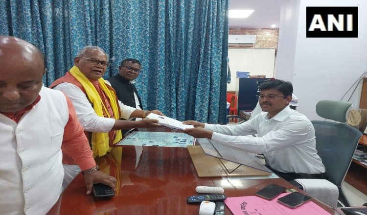 Bihar: जीतन राम मांझी ने गया सीट से दाखिल किया नामांकन, जीत का भरा दम, राजद पर कसा तंज