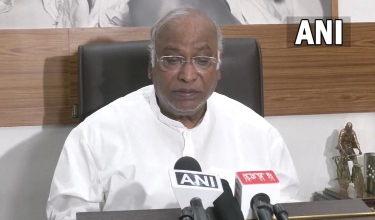 कांग्रेस को इनकम टैक्स से बड़ा झटका, 1,700 करोड़ रुपये का मिला नोटिस