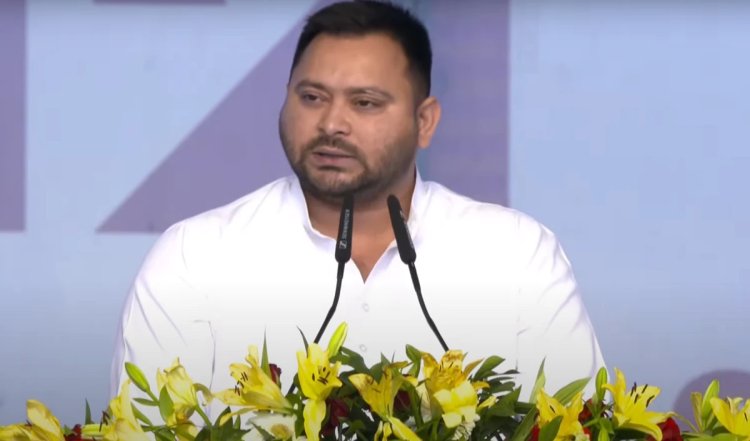 तुम तो धोखेबाज हो, वादा करके भूल जाते हो.... Loktantra Bachao रैली में गाना गाकर Tejashwi Yadav ने PM Modi पर साधा निशाना
