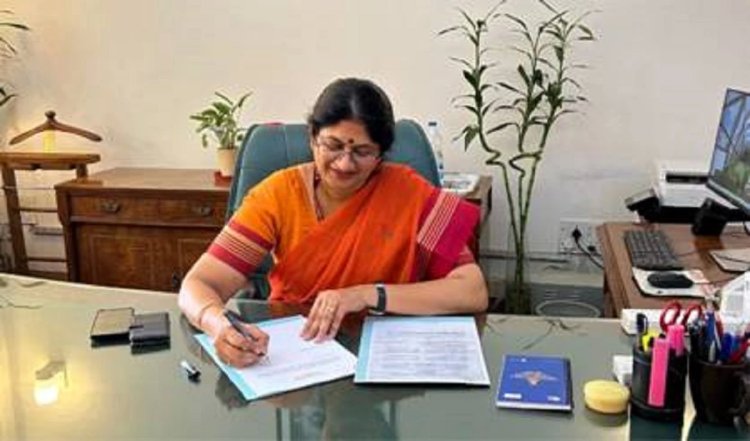 शेफाली शरण ने PIB के प्रधान महानिदेशक का प्रभार संभाला