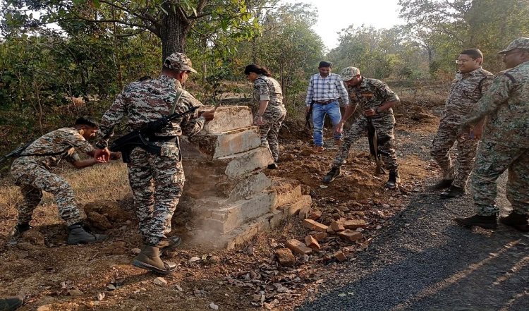 Chhattisgarh: मुठभेड़ में एक नक्सली ढेर, गश्त के दौरान सुरक्षाबालों पर की थी गोलीबारी
