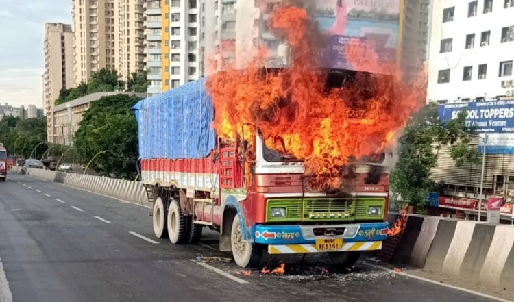 Maharashtra के ठाणे में दीवार से टकराने के बाद ट्रक में आग लगी, कोई हताहत नहीं