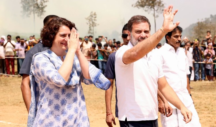 Kerala: नामांकन से पहले वायनाड में राहुल गांधी का मेगा रोड शो, प्रियंका गांधी भी रहीं मौजूद