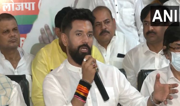 Bihar: चिराग पासवान की पार्टी में बगावत, कई नेताओं ने दिया इस्तीफा, टिकट बेचने का लगाया आरोप