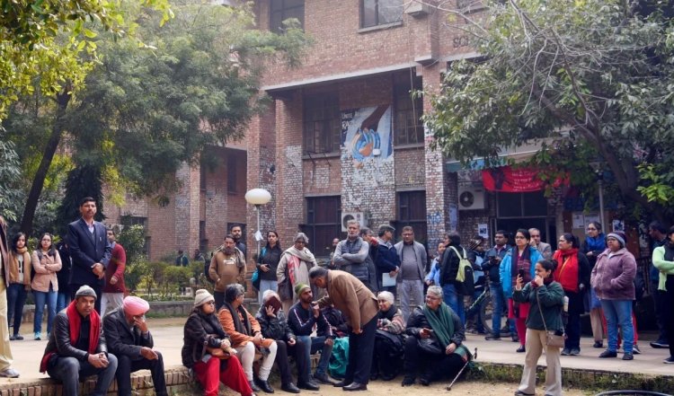 JNU Students Union ने परिसर में वेब सीरीज की शूटिंग को बाधित किया