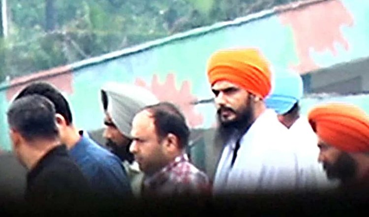 Punjab: पुलिस ने अमृतपाल सिंह की मां को किया गिरफ्तार , न्यायिक हिरासत में भेजा गया