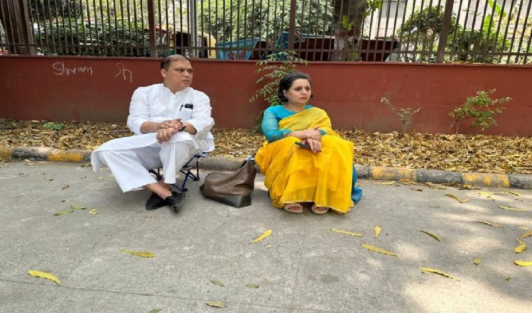 पूरी रात पुलिस थाने में धरने पर बैठे रहे TMC नेता, पुलिस ने कहा- जाने की आजादी