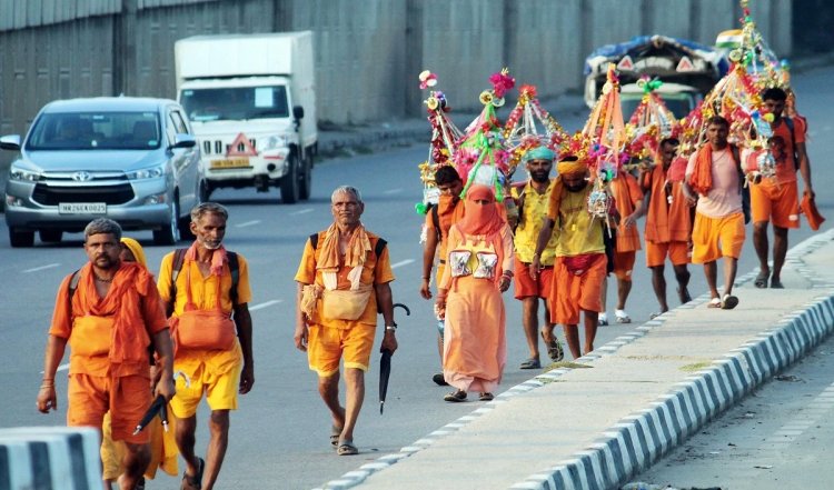 Kalash Yatra में शामिल श्रद्धालु का झंडा बिजली की हाईटेंशन लाइन से छुआ, दस लोग झुलसे