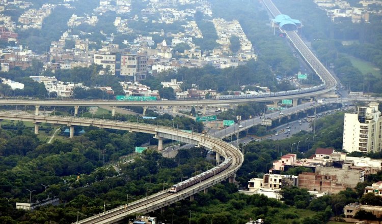 बड़ी खुशखबरी! ग्रेटर नोएडा के चार मूर्ति चौक पर होगा मेट्रो का इंटीग्रेटेड स्टेशन, जल्द पहुंच जाएंगे एयरपोर्ट
