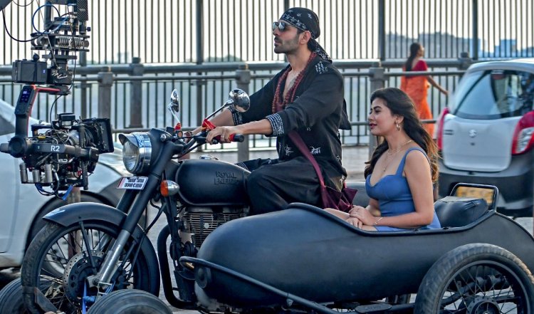 Bhool Bhulaiya 3 की शूटिंग के बाद Kartik Aaryan ने कोलकाता के लोकप्रिय भोजनालय में खाया खाना, देखने के लिए जमकर लगी भीड़