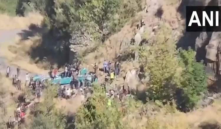 Jammu-Kashmir के डोडा में कार खाई में गिरने से चार साल की बच्ची समेत पांच की मौत