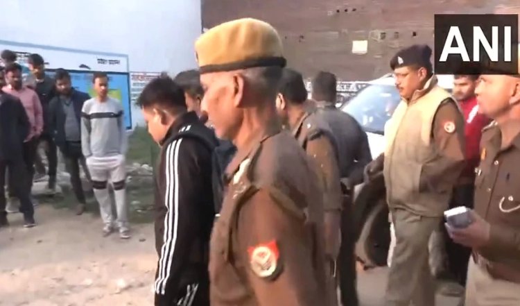 Uttar Pradesh के आगरा में पुलिस ने मुठभेड़ के बाद दो चोरों को गिरफ्तार किया