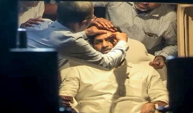 Andhra Pradesh: घायल जगन मोहन रेड्डी ने फिर शुरू किया प्रचार, बोले- हमें बिना डरे आगे बढ़ने की जरूरत है