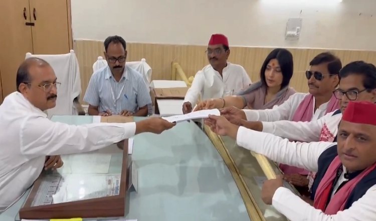 सपा प्रत्याशी डिंपल यादव ने मैनपुरी से नामांकन दाखिल किया, पति अखिलेश यादव रहे मौजूद