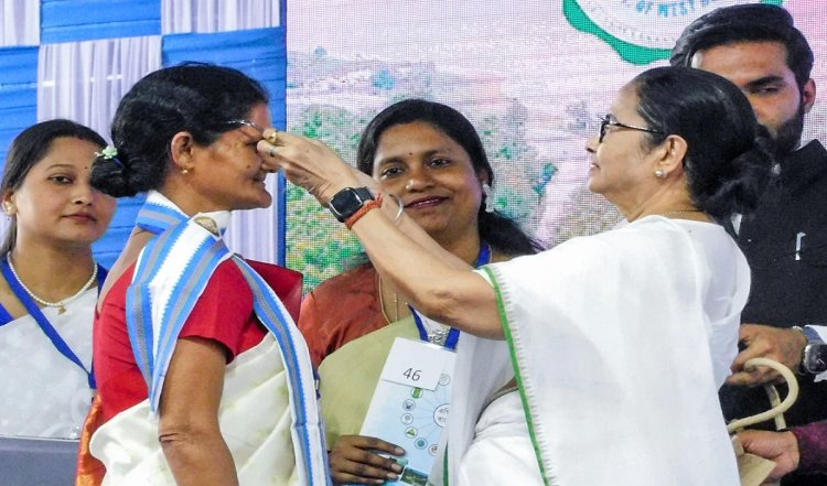 पश्चिम बंगाल सरकार ने तेज गर्मी के मद्देनजर गर्मी की छुट्टियां समय से पहले घोषित