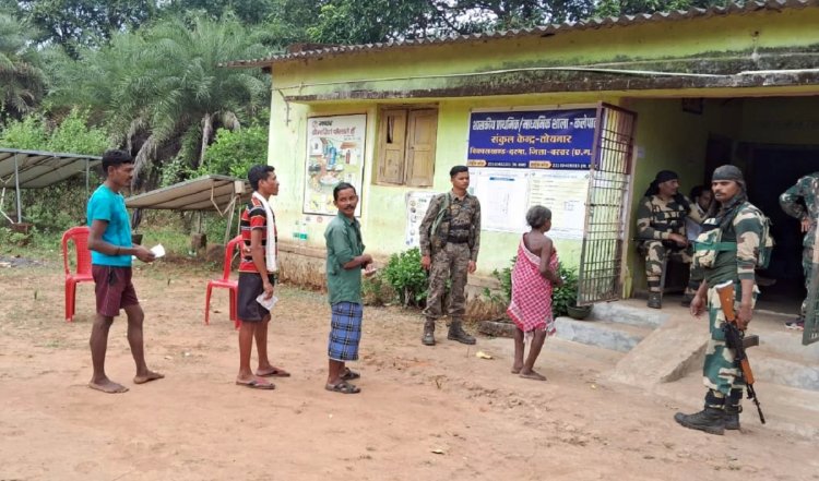 Chhattisgarh : बस्तर में कड़ी सुरक्षा के बीच मतदान जारी, 11 बजे तक 28 फीसदी से अधिक मतदान