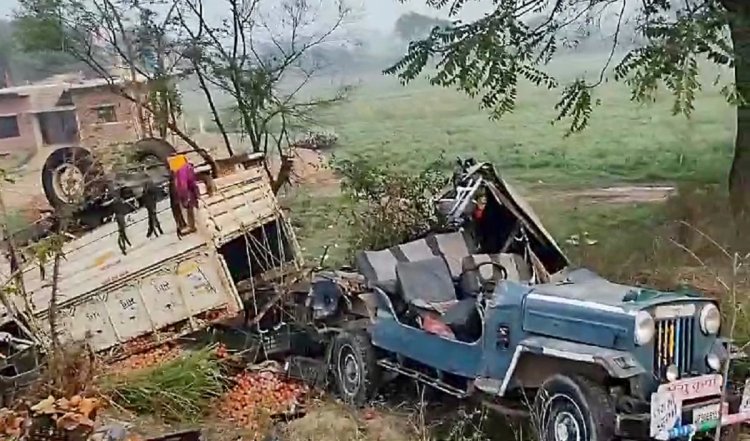 राजस्थान में पुलिस जीप पर पलटा ट्रोला, तीन पुलिसकर्मियों की मौत