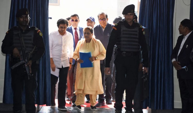 UP: मायावती की विरासत को कितना संभाल पाएंगे भतीजे आकाश आनंद, कार्यकर्ताओं में ऊर्जा का कर रहे संचार