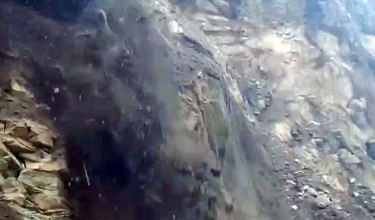 Breaking News: अरुणाचल प्रदेश में भारी भूस्खलन, चीन सीमा को जोड़ने वाला राजमार्ग बह गया