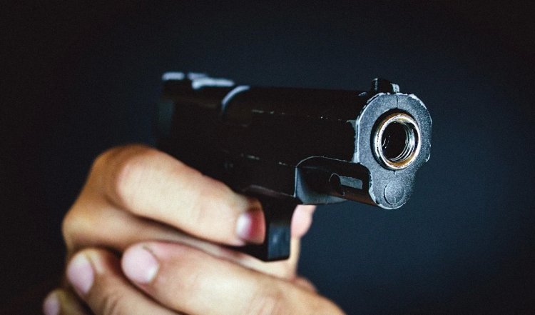 Chhattisgarh: पूर्व विधायक के बंगले में दुर्घटनावश गोली चली, एक पुलिसकर्मी की मौत, अन्य घायल