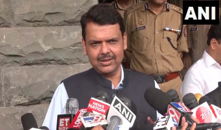 हम जीवित हैं क्योंकि Modi ने हमारे लिए कोविड-19 के टीके की उपलब्धता सुनिश्चित की : Fadnavis