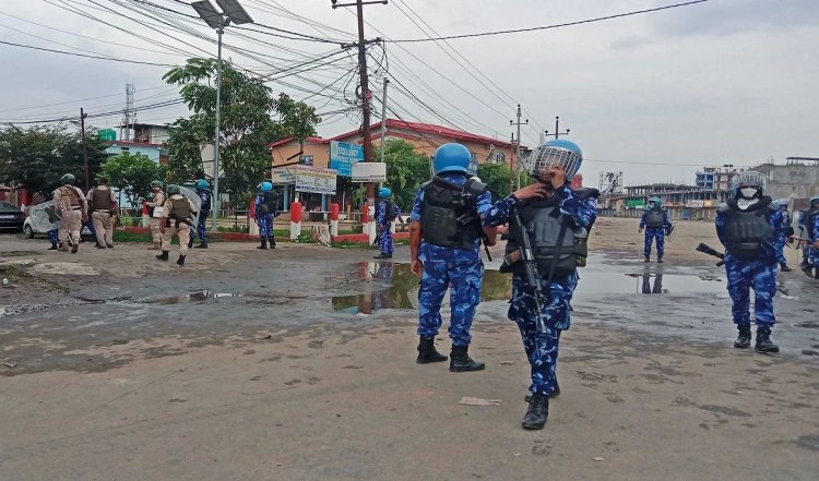 Manipur में दो समुदायों के ग्रामीण स्वयंसेवकों के बीच शुरू हुई गोलीबारी