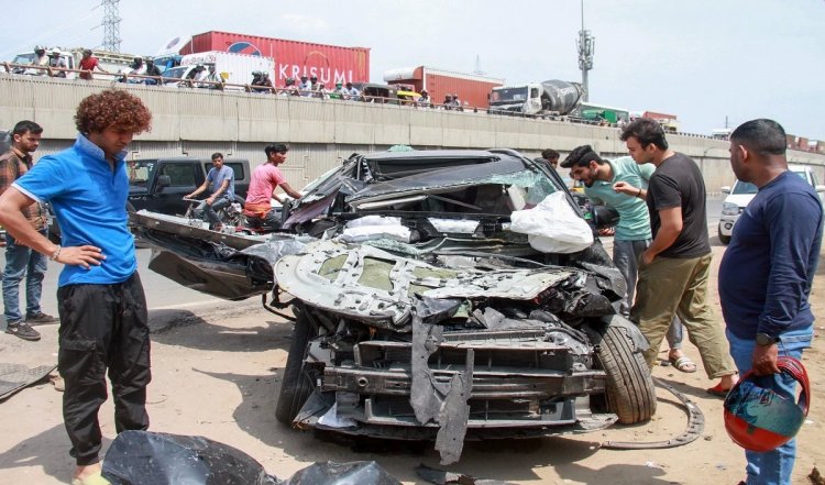 Delhi में तेज रफ्तार कार ने तीन वाहनों को टक्कर मारी, कैब चालक समेत तीन घायल