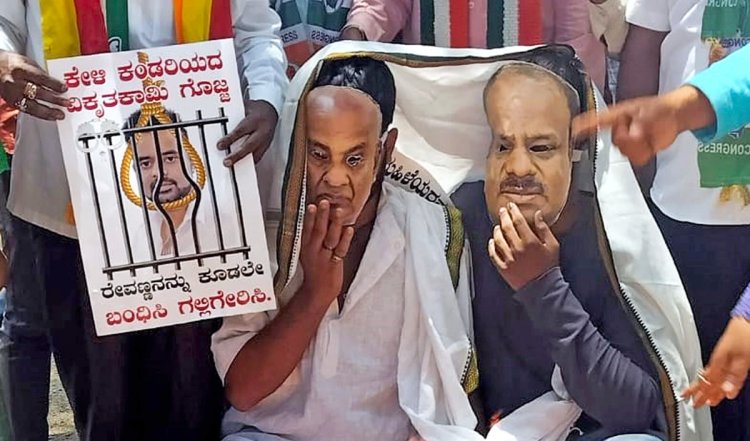 Newsroom | Prajwal Revanna Videos Case | 'ये सारे अश्लील वीडियो 4-5 साल पुराने हैं', बेटे प्रज्वल रेवन्ना के सेक्स स्कैंडल पर बोले पिता, BJP की भी आयी पहली प्रतिक्रिया
