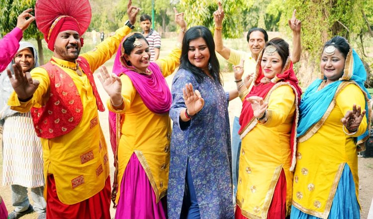 चुनावी सभाओं में मां सुषमा स्वराज का जिक्र करना नहीं भूलतीं बांसुरी, सब्जी मंडियों से लेकर धोबी घाटों तक खूब कर रहीं प्रचार