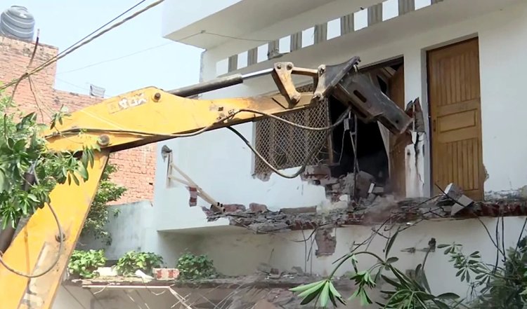 Ghaziabad Development Authority के तीन पर्यवेक्षक निलंबित, अवैध निर्माण कराने का आरोप
