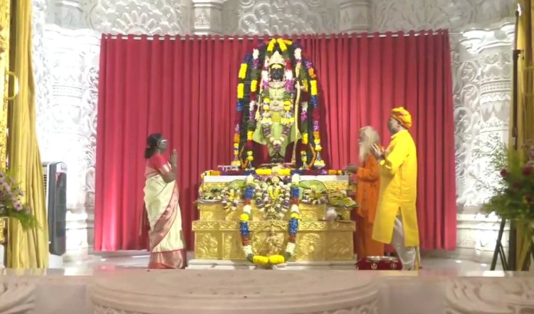 Ayodhya: राष्ट्रपति द्रौपदी मुर्मू ने किए रामलला के दर्शन, सरयू तट पर की आरती, हनुमानगढ़ी भी पहुंचीं