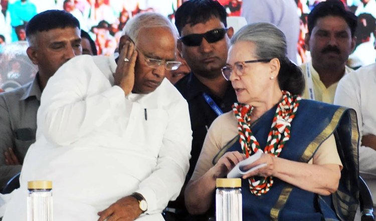 Lok Sabha Elections 2024: दोहरी दुविधा में फंसा गांधी परिवार? सोनिया गांधी चाहती हैं राहुल और प्रियंका उत्तर प्रदेश से लड़ें चुनाव, सूत्रों ने दी जानकारी