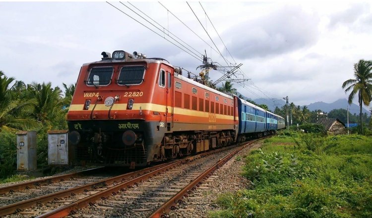 Uttar Pradesh के इटावा में महिला ने बच्चे के साथ ट्रेन के सामने छलांग लगाई, दोनों की मौत