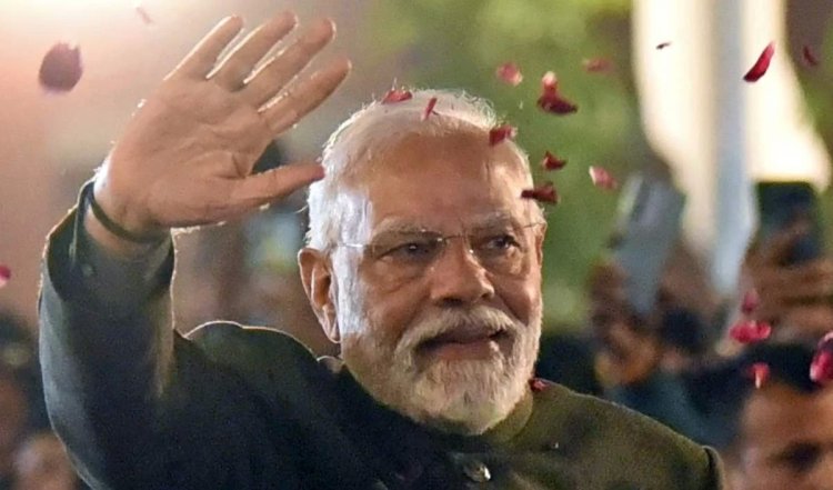 Prime Minister Modi कोलकाता पहुंचे, शुक्रवार को पश्चिम बंगाल में तीन रैलियों को संबोधित करेंगे