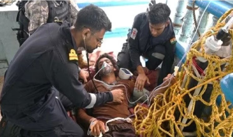 डूब रहे थे 20 पाकिस्तानी! भारत ने ऐसे बचाई जान, अरब सागर में नौसेना की कार्रवाई