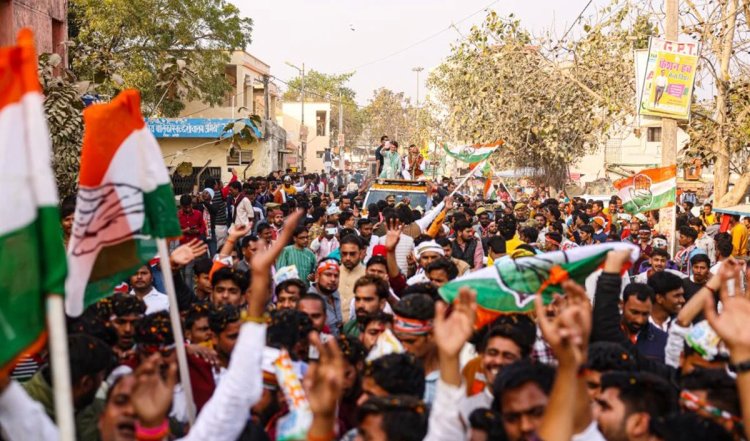 Amethi Congress Office Violence | अमेठी में कांग्रेस कार्यालय के बाहर खड़ी गाड़ियों में तोड़फोड़, भाजपा पर हमले का आरोप