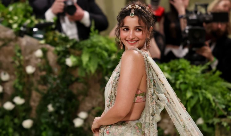 Met Gala 2024: Alia Bhatt ने अपने साड़ी लुक से चुरा ली लाइमलाइट, सोशल मीडिया पर जमकर हो रही है तारीफ